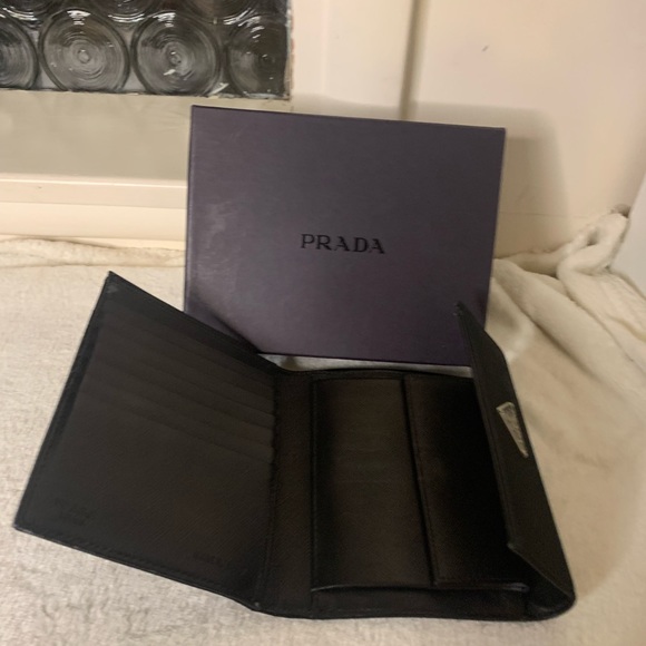 Authentic Prada black nylon wallet with COA and box - Picture 4 of 9